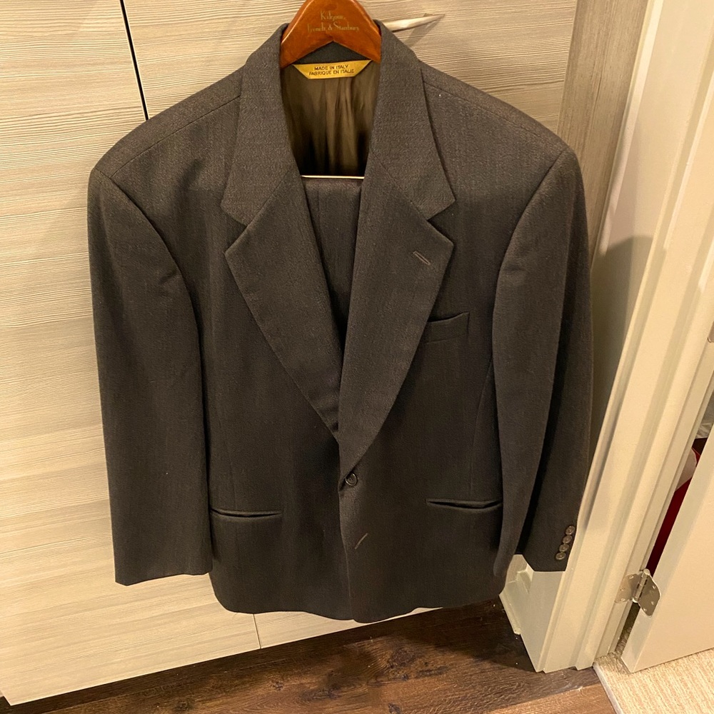 Men’s Donna Karan 100% Wool Dark Brown Suit